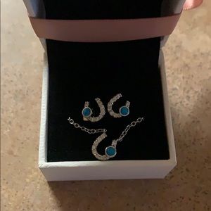 Horseshoe Pandora necklace and matching earrings